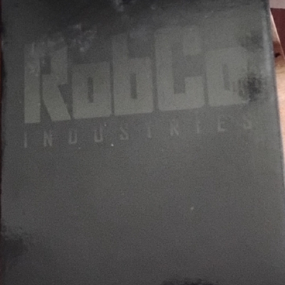 Assaultron Statue - Picture 2 of 4